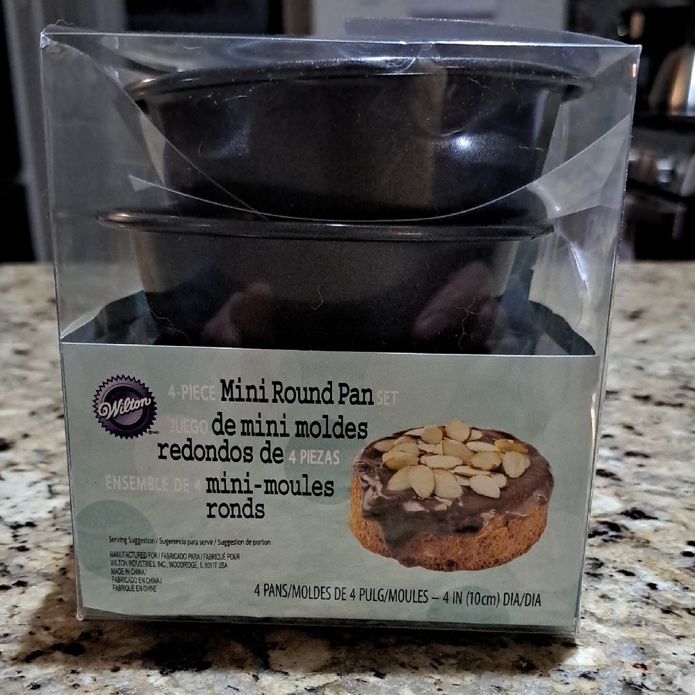 Wilton Black Mini Round Baking Pan Set